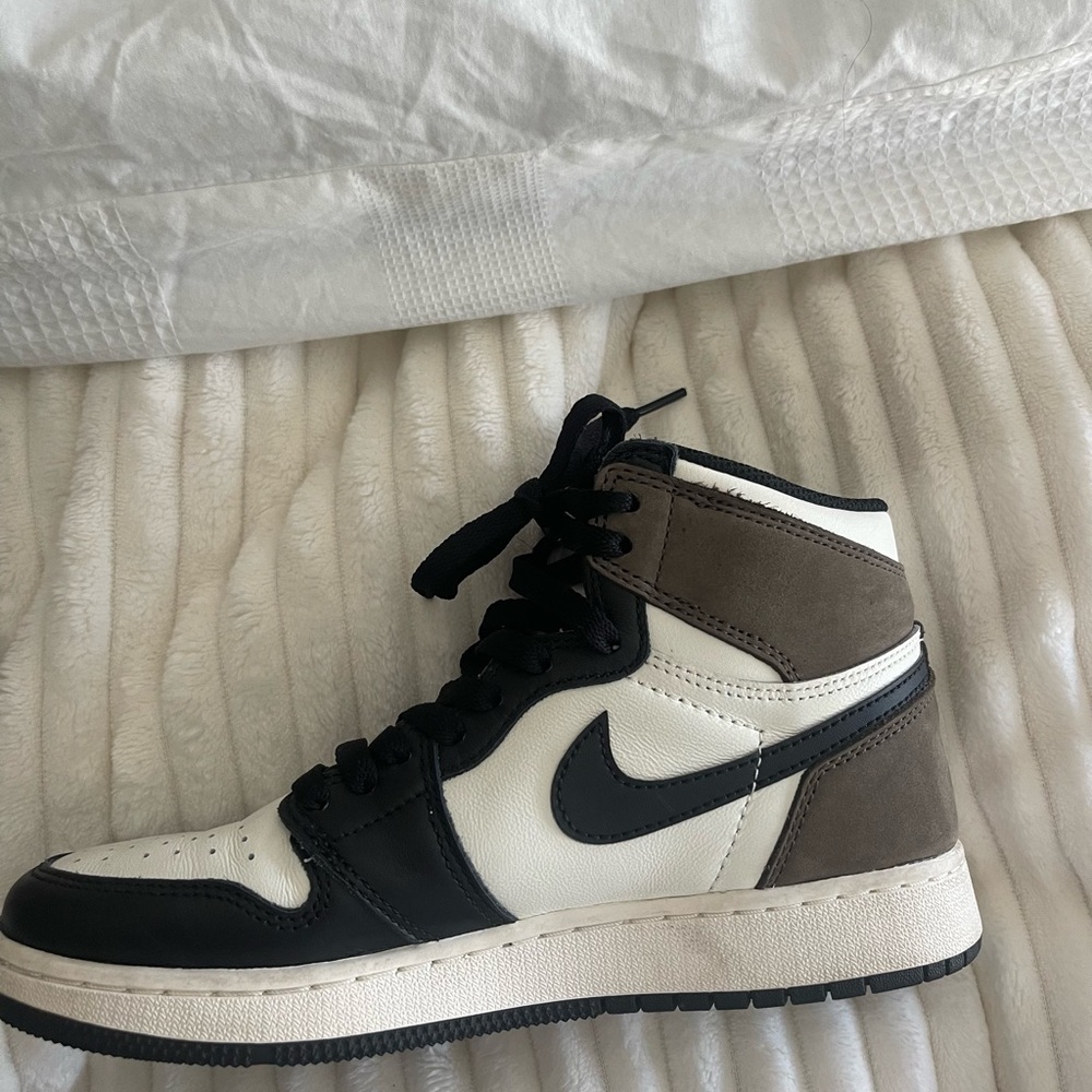 Jordan 1 Retro high dark mocha size 6